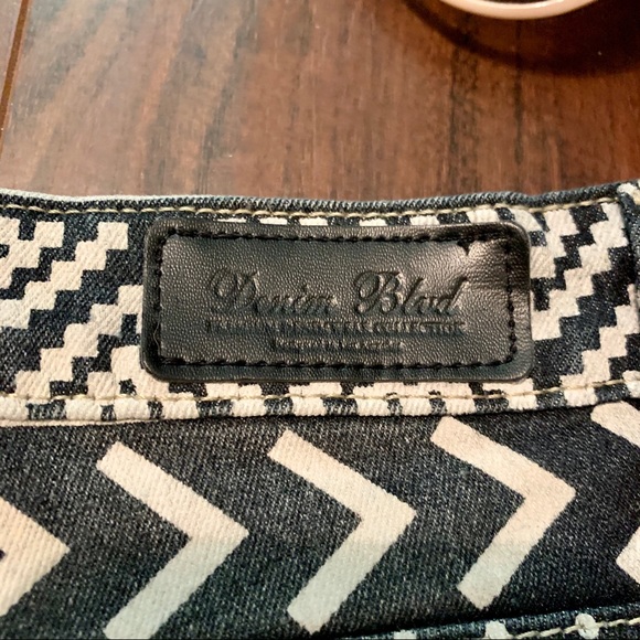 Denim BLVD Tribal Print Black Denim Shorts Size Large - Picture 6 of 7